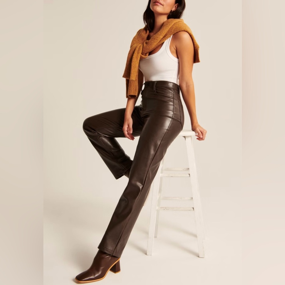 Abercrombie & Fitch - Curve Love Vegan Leather 90s straights pants